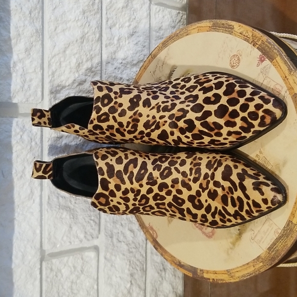 Dolce Vita Animal Print V side Bootie Size 10 fits like 9.5 - Picture 2 of 16